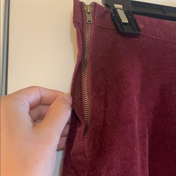 Burgundy corduroy mini skirt - Picture 3 of 4